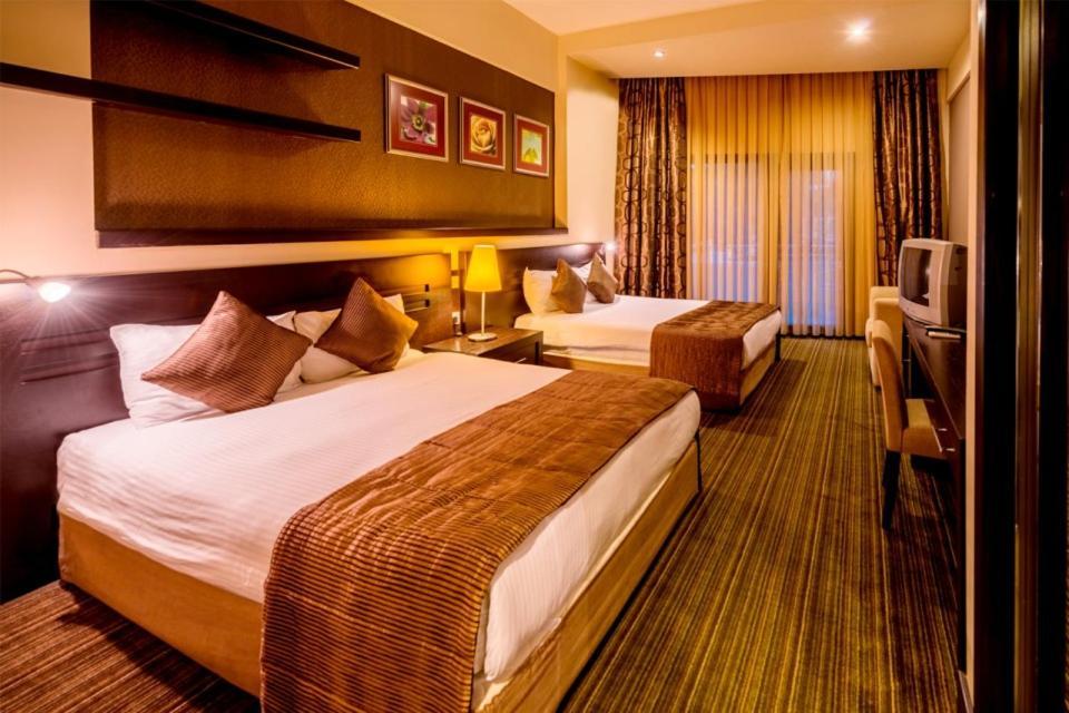 Vuni Palace Luxury Resort & Beach & Casino 凯里尼亚 外观 照片
