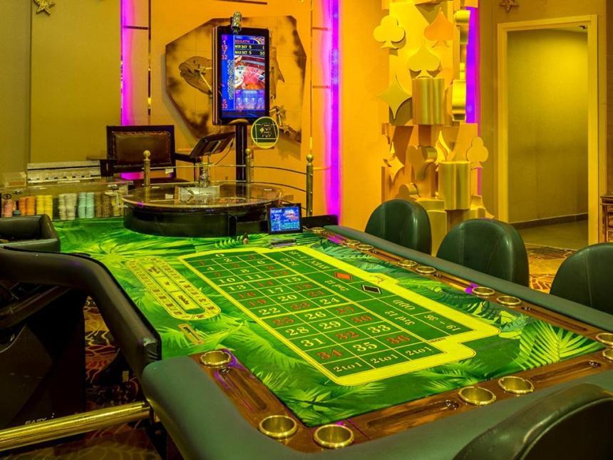 Vuni Palace Luxury Resort & Beach & Casino 凯里尼亚 外观 照片