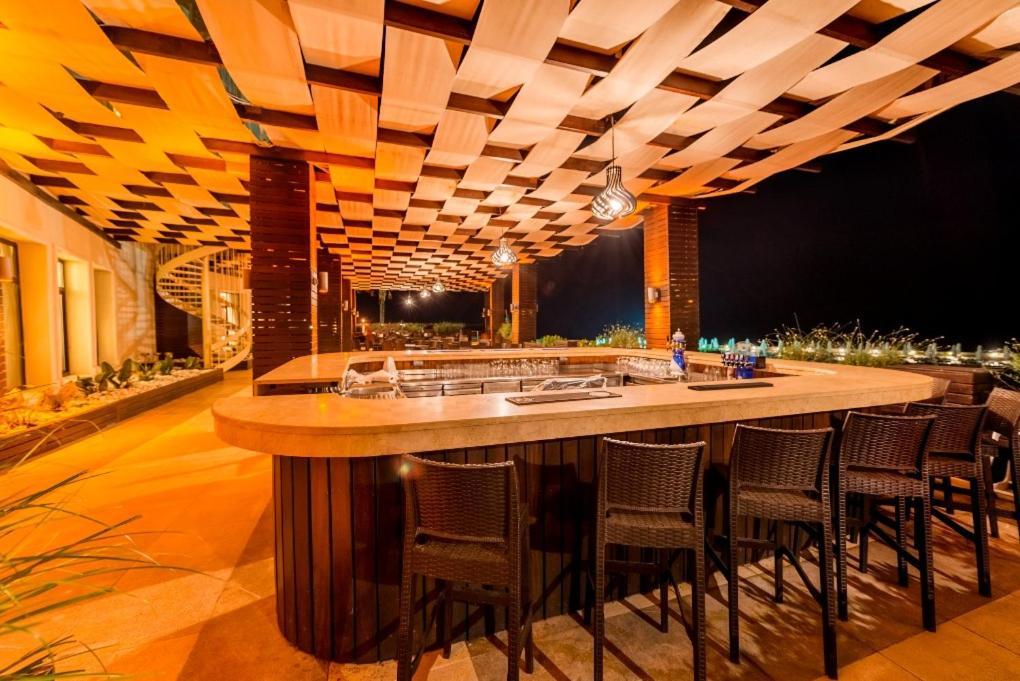 Vuni Palace Luxury Resort & Beach & Casino 凯里尼亚 外观 照片