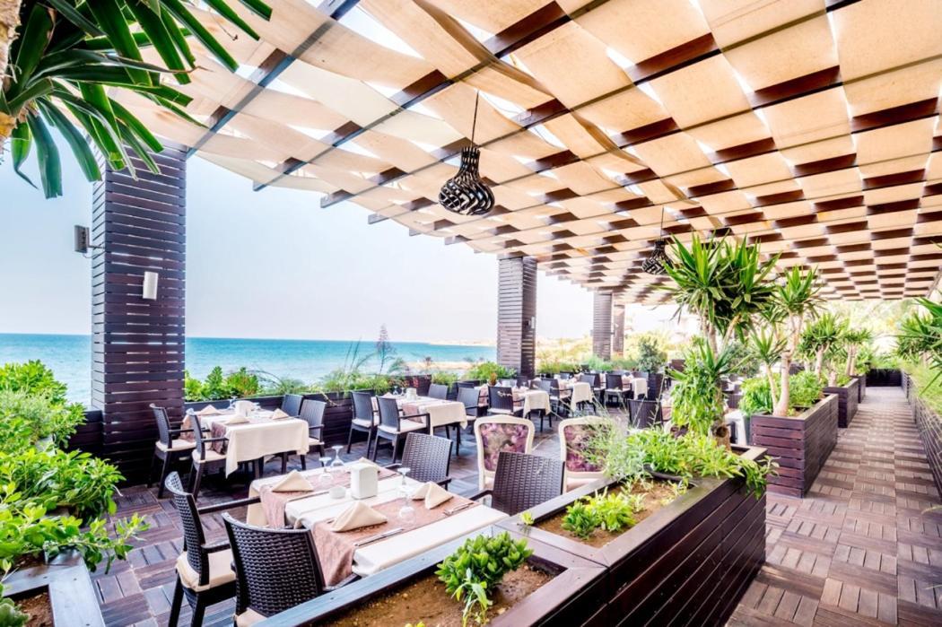 Vuni Palace Luxury Resort & Beach & Casino 凯里尼亚 外观 照片