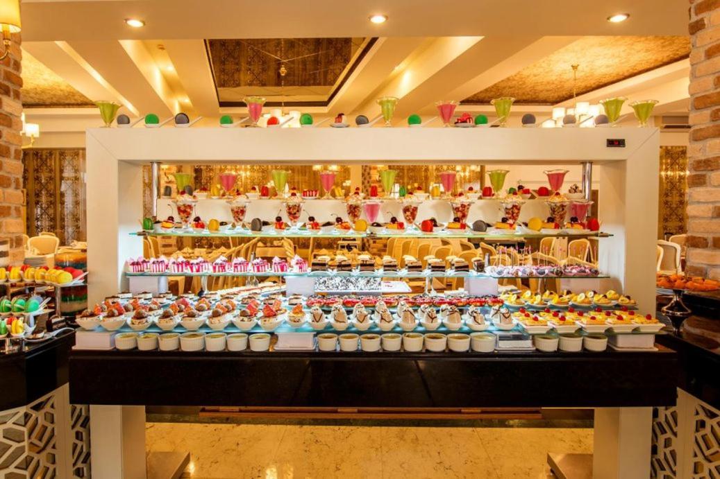 Vuni Palace Luxury Resort & Beach & Casino 凯里尼亚 外观 照片