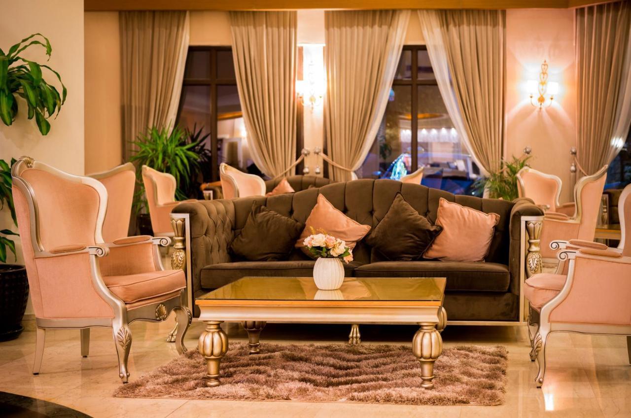 Vuni Palace Luxury Resort & Beach & Casino 凯里尼亚 外观 照片