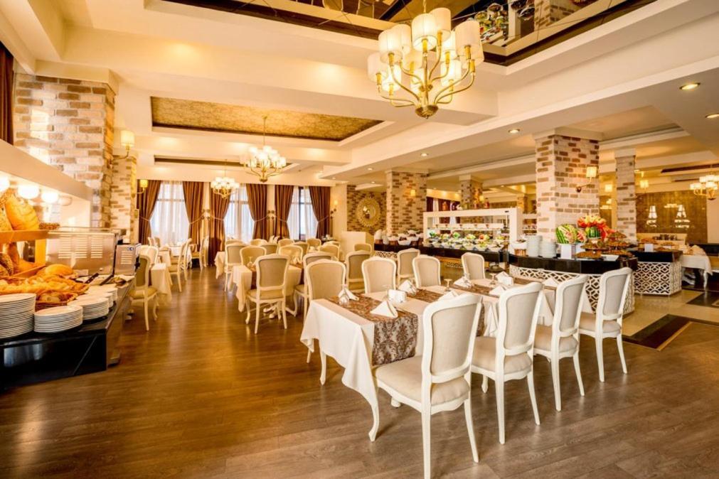 Vuni Palace Luxury Resort & Beach & Casino 凯里尼亚 外观 照片