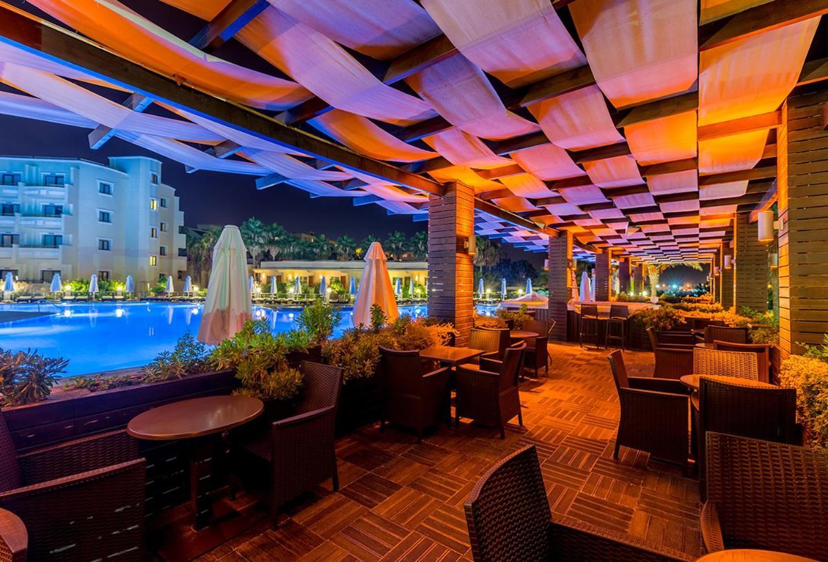 Vuni Palace Luxury Resort & Beach & Casino 凯里尼亚 外观 照片