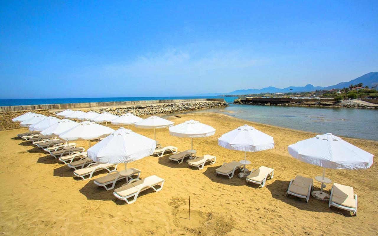 Vuni Palace Luxury Resort & Beach & Casino 凯里尼亚 外观 照片