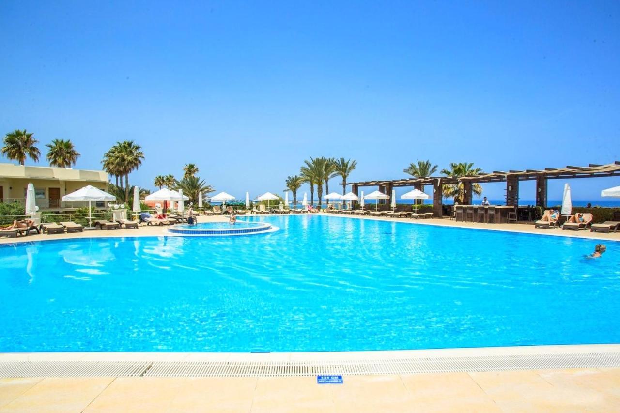 Vuni Palace Luxury Resort & Beach & Casino 凯里尼亚 外观 照片