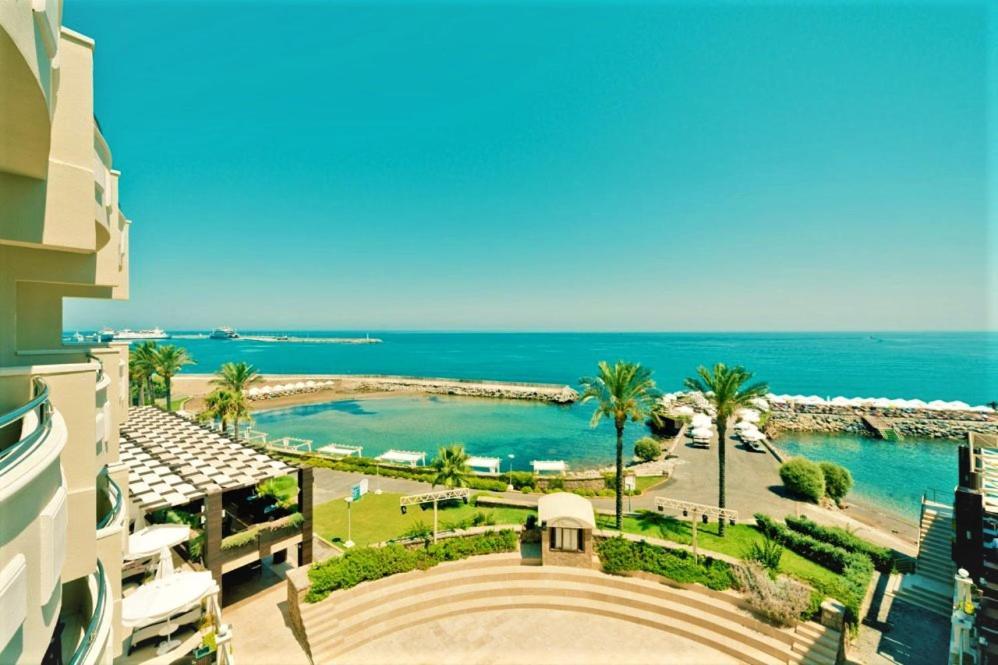 Vuni Palace Luxury Resort & Beach & Casino 凯里尼亚 外观 照片