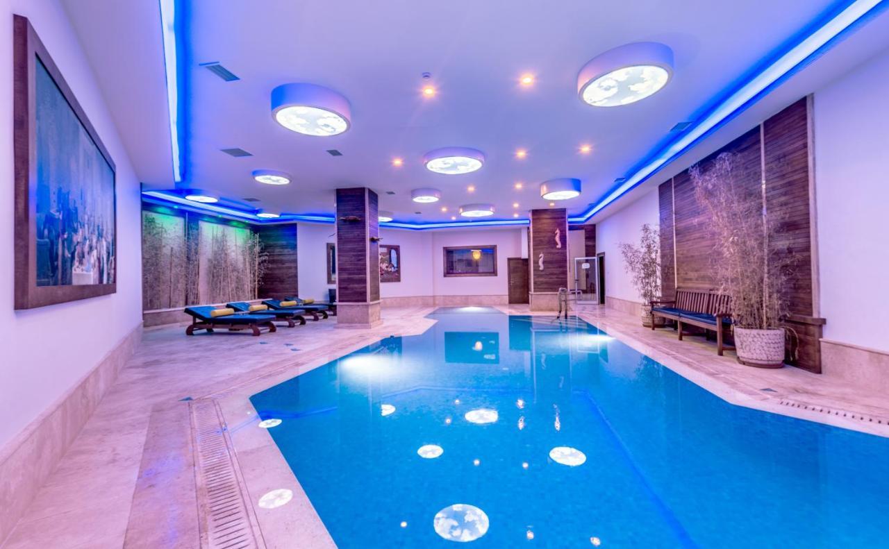 Vuni Palace Luxury Resort & Beach & Casino 凯里尼亚 外观 照片