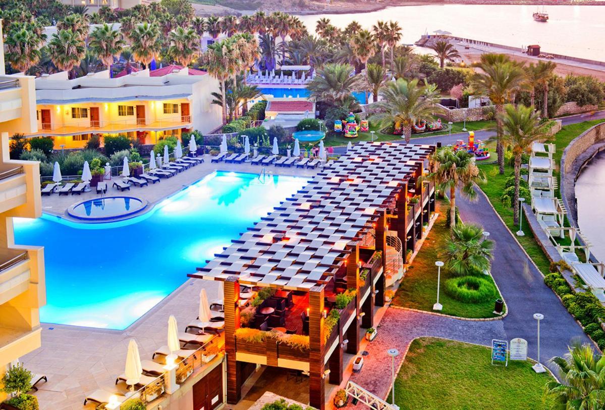 Vuni Palace Luxury Resort & Beach & Casino 凯里尼亚 外观 照片