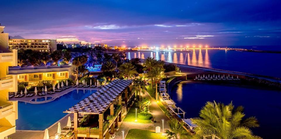 Vuni Palace Luxury Resort & Beach & Casino 凯里尼亚 外观 照片