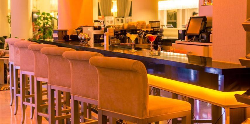 Vuni Palace Luxury Resort & Beach & Casino 凯里尼亚 外观 照片