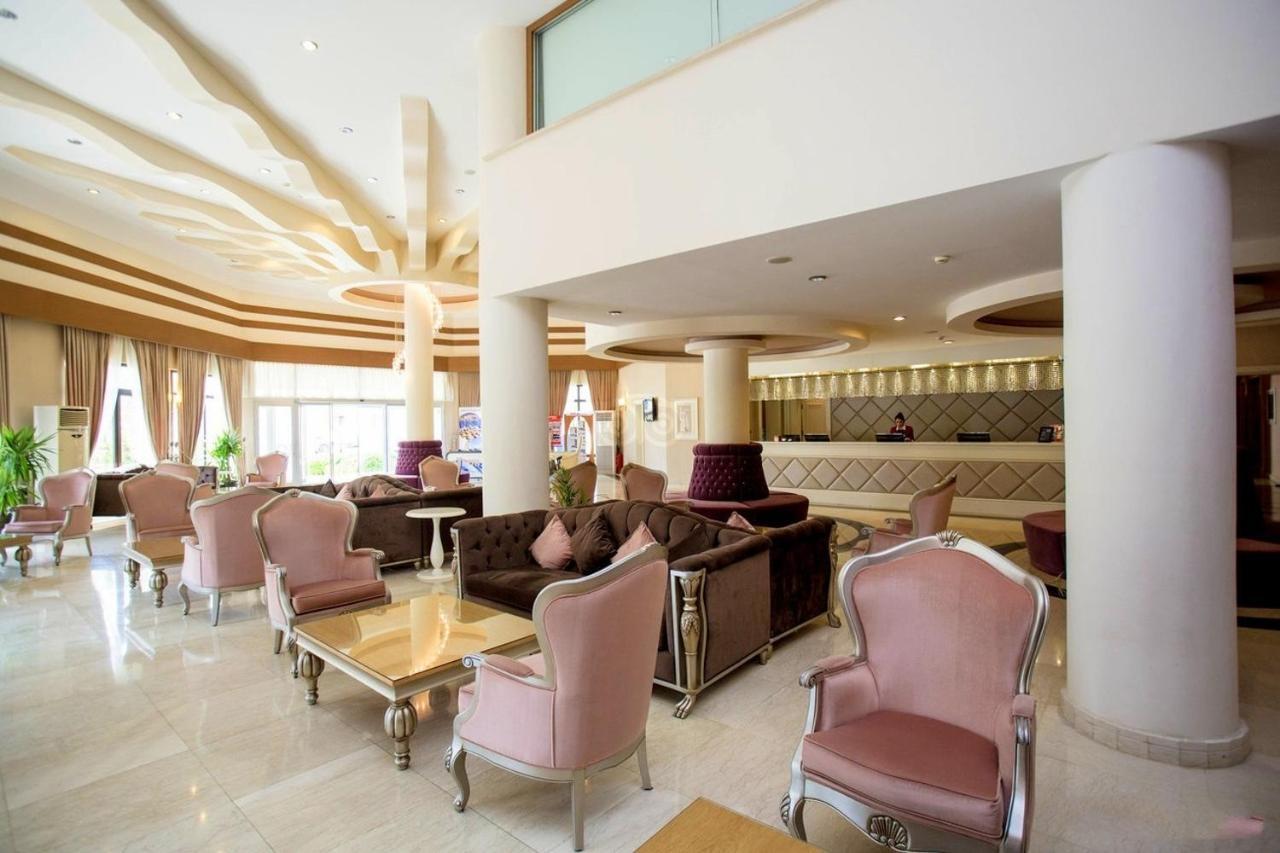 Vuni Palace Luxury Resort & Beach & Casino 凯里尼亚 外观 照片