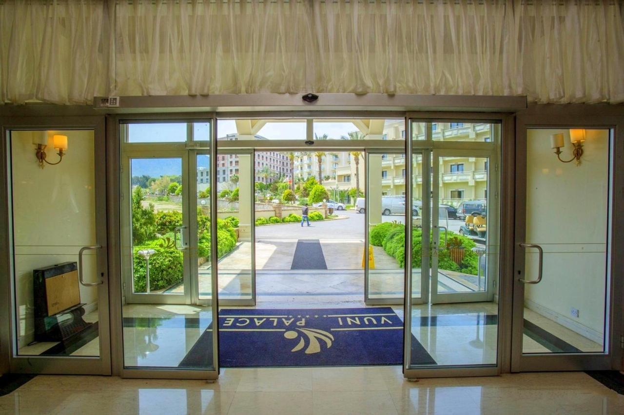 Vuni Palace Luxury Resort & Beach & Casino 凯里尼亚 外观 照片