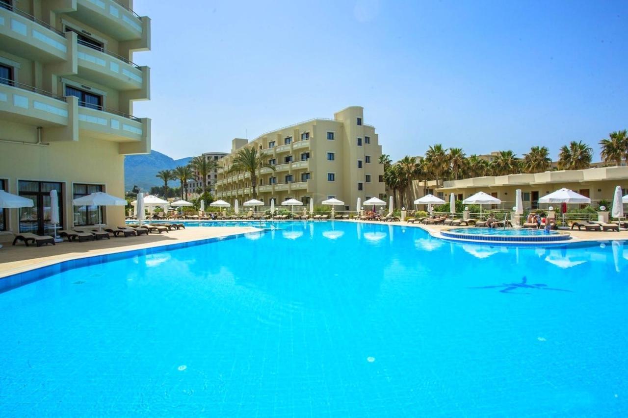 Vuni Palace Luxury Resort & Beach & Casino 凯里尼亚 外观 照片
