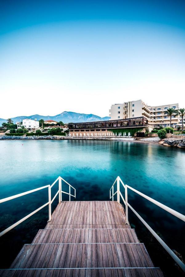 Vuni Palace Luxury Resort & Beach & Casino 凯里尼亚 外观 照片